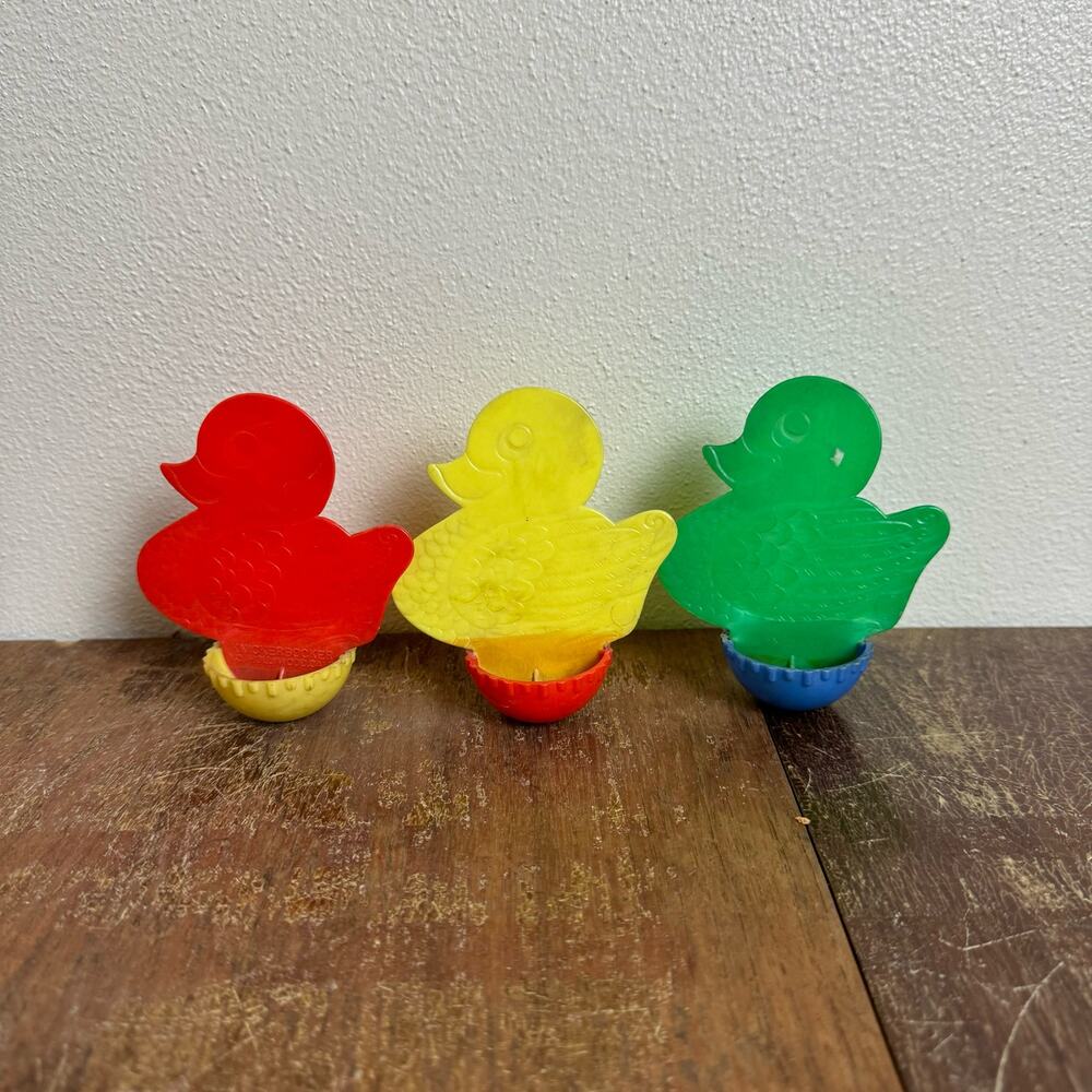 Knickerbocker Hollywood balancing plastic duck water game targets nursery decor
